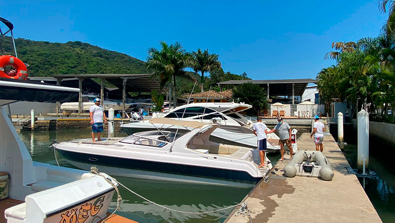 vaga molhada em marina em ubatuba