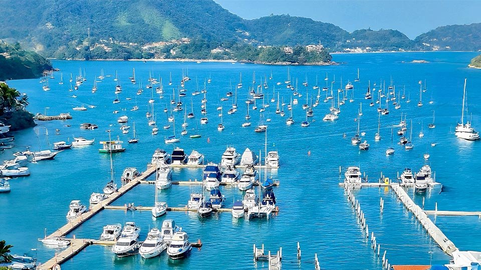 Vista aérea da Porto Marina Saco da Ribeira, em Ubatuba